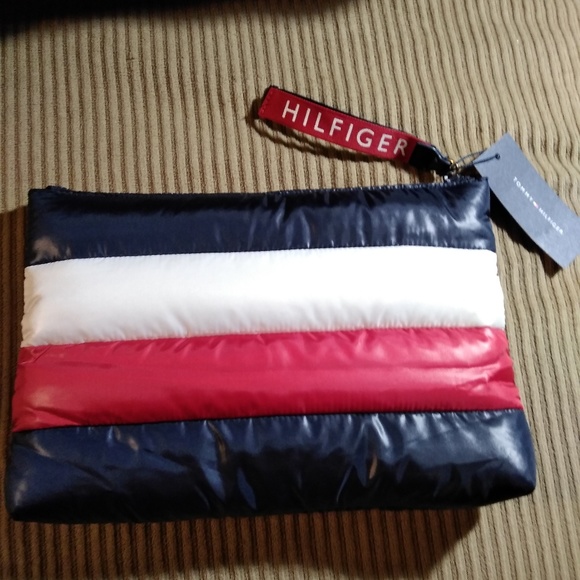 Tommy Hilfiger Handbags - Tommy Hilfiger Puffy Travel Pouch